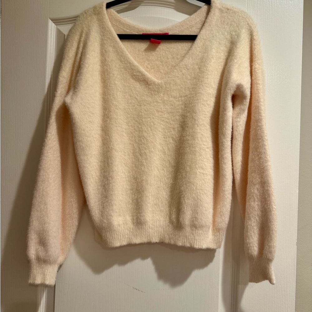Vici Catherine Malandrino Soft Cream V-Neck Cashmere Sweater